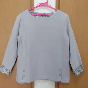 작년 구매 3회 착용 새상품급 소매 밑단 버튼 리버티 티셔츠 M