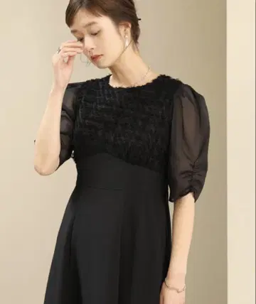 Bab 샤기 절개 플레어 라인 원피스 블랙