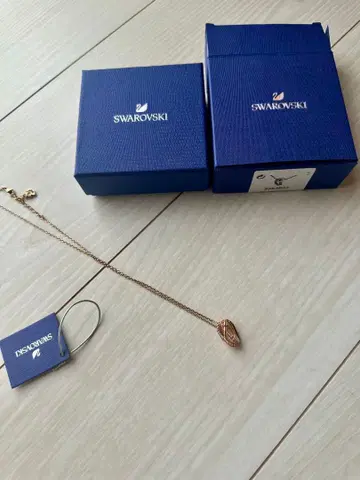 Swarovski 목걸이 로즈 골드 색상/핑크