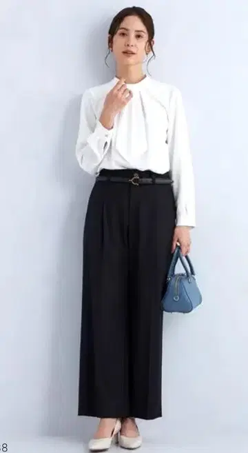미사용 새상품 택 포함 화이트 무지 보타이 블라우스 유나이티드 애로우즈