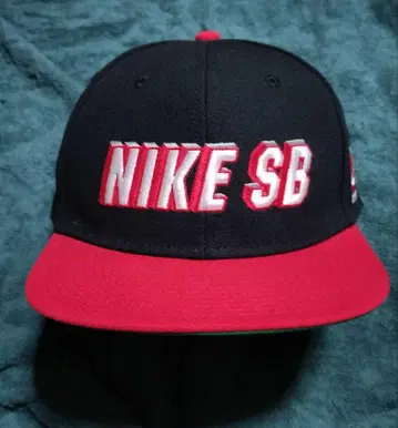 새상품 NIKE SB 야구 모자 블랙/빨간색 사이즈 조절 가능