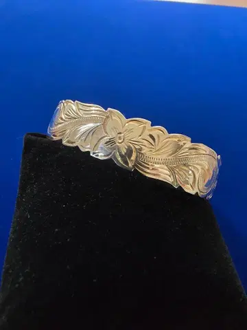 925 실버 세로 폭 1.5cm 하와이안 플라워 모티브 뱅글