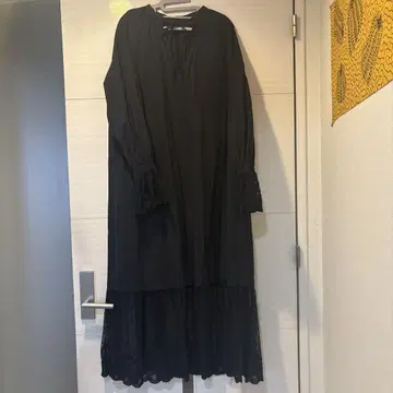 블랙 롱 드레스 플레어 슬리브 레이스 포함