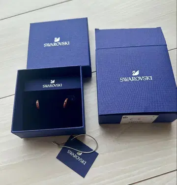 Swarovski 귀걸이 골드색/레드