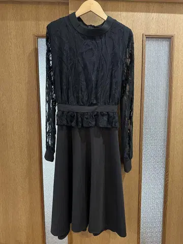 블랙 레이스 긴팔 드레스