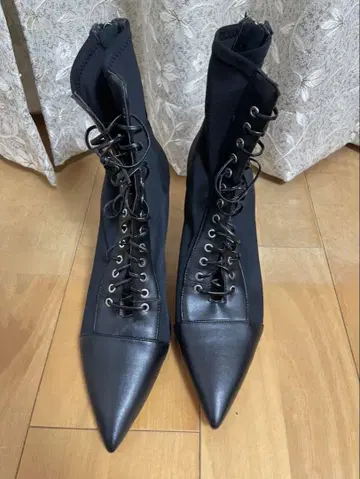레이스업 블랙 부츠 하이힐