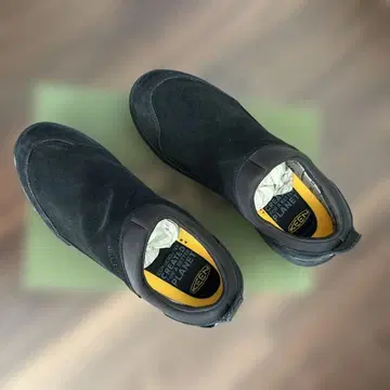 KEEN 블랙 슬립온