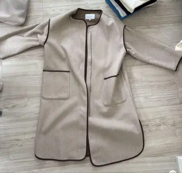 베이지 노카라 롱 코트