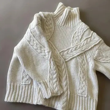 ZARA 케이블 니트 하이넥 M 스웨터