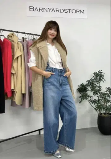 BARNYARDSTORM 베이지 퍼 베스트 요나 착용 새상품
