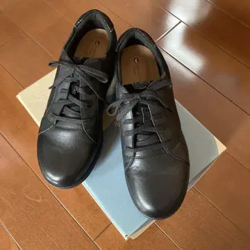 Clarks Unstructured Wide Fit 비즈니스 슈즈