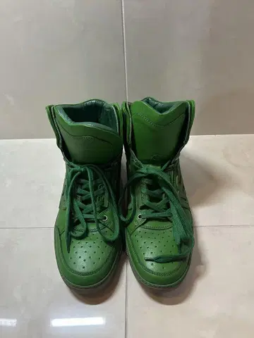DS2 그린 가죽 하이컷 스니커즈