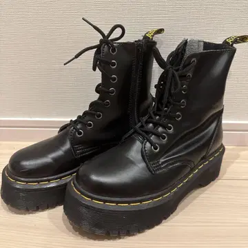 통굽 블랙 레이스업 부츠