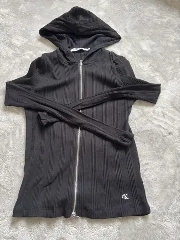 Calvin Klein 리브 후디 블랙 로고 자수 지퍼 후드티