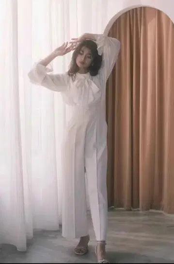 화이트 와이드 팬츠 스트랩 포함