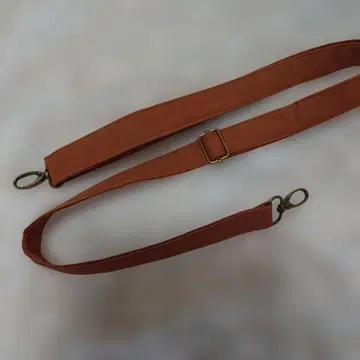 감물 염색 숄더 끈 2.5cm 폭 길이 138cm 길이 조절 가능