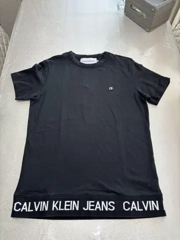 CALVIN KLEIN JEANS 블랙 T셔츠 S