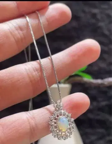 오팔 꽃 모양 실버 목걸이