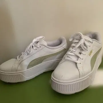 PUMA 통굽 스니커즈 화이트