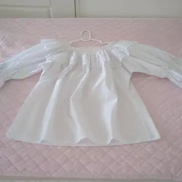 레이스 포함 오프숄더 화이트 셔츠 플라댄스용