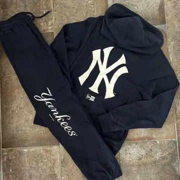 뉴에라 MLB 맨투맨 셋업 NEWERA 양키스 네이비
