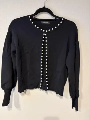 GUESS COURT 블랙 펄 장식 가디건