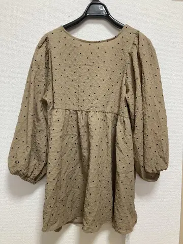 택 포함 새상품 서니 라벨 퍼프 자카드 도트 블라우스