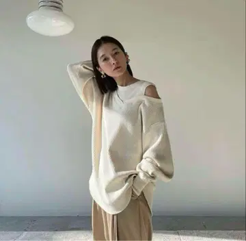 [ 새상품급 ] CLANE 비대칭 숄더 포인트 탑
