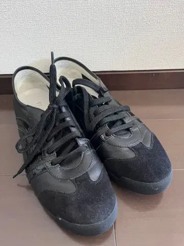Ferragamo 블랙 스니커즈