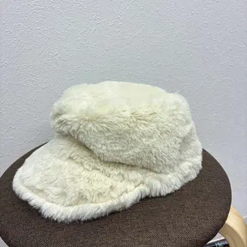 CIAOPANIC TYPY 퍼 캡 아이보리