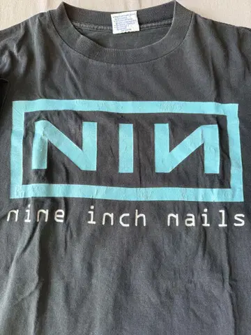 빈티지 나인 인치 네일스 셔츠