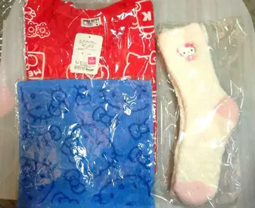 헬로키티 T셔츠 & 핸드 타월 룸삭스 22~25cm 세트