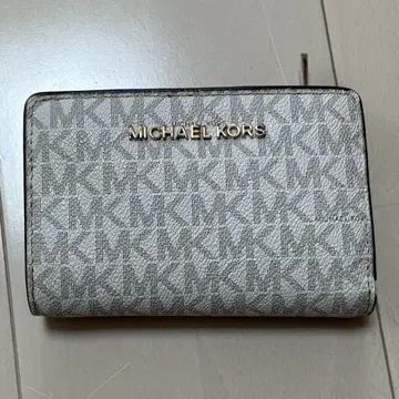 MICHAEL KORS 이단 접이식 지갑 그레이