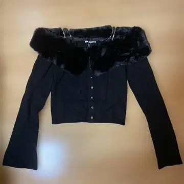 NICE CLAUP 블랙 퍼(fur) 부착 니트