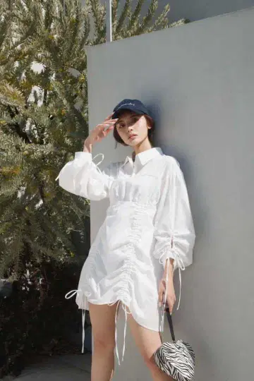 릴리 브라운 멀티웨이 드로스트 미니 원피스