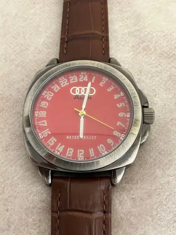 가격 인하 작동 아우디 레드 라운드 남성용 QZ 손목시계 배터리 새상품