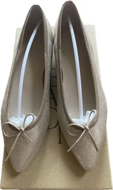 미사용 새상품 Le Talon 메탈릭 발레 슈즈 22cm