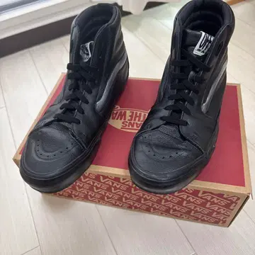 VANS 블랙 가죽 하이컷 스니커즈