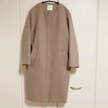 베이지 노카라 롱 코트