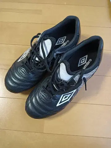 umbro 축구화 블랙 22.5cm