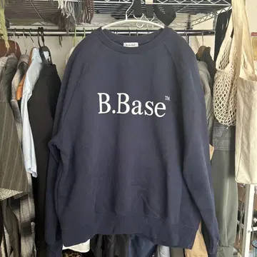 B.Base 네이비 로고 트레이닝복