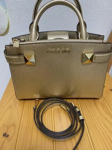 MICHAEL KORS 골드 숄더백