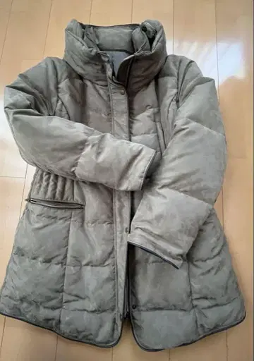 다운 코트 카키 미사용 새상품급