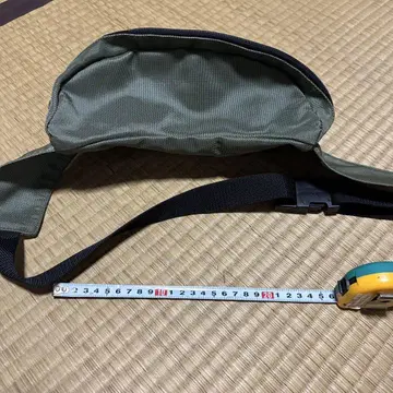 올리브 그린 바디백 웨스트 파우치