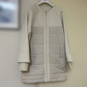 라이트 베이지 다운 자켓