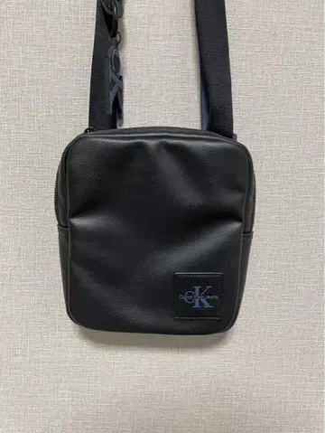 K 로고 캘빈클라인 숄더백