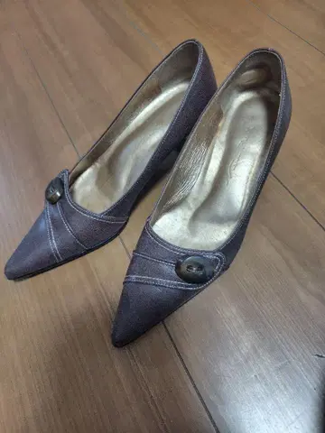 다크 브라운 스틸레토 하이힐