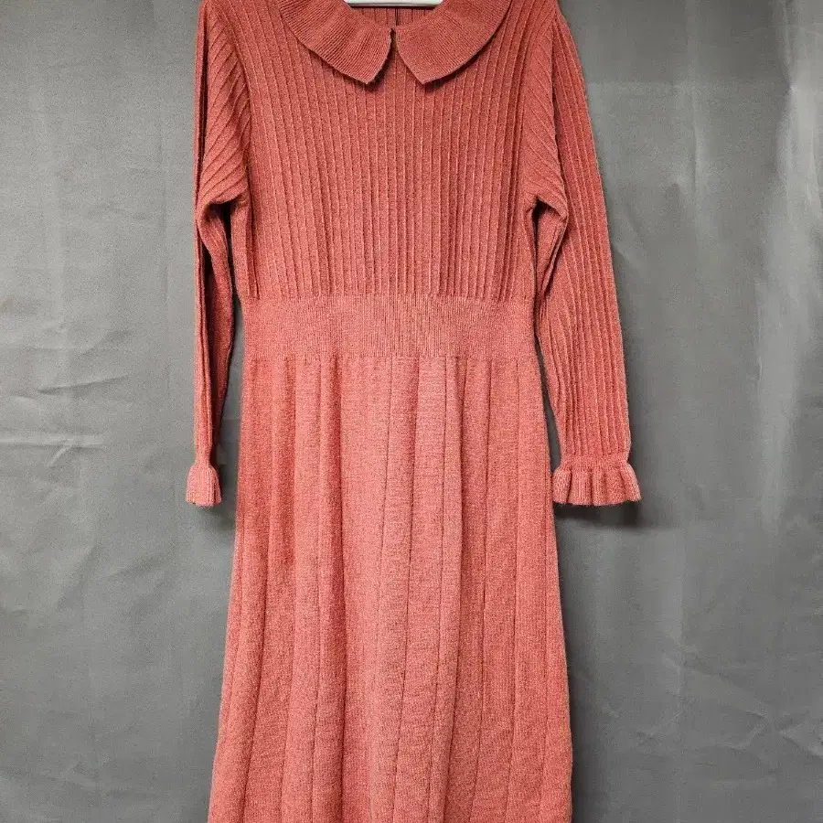 Coincoz Kara Neck Knit Long Onepiece Coral Pink on Bunjang Global Site.