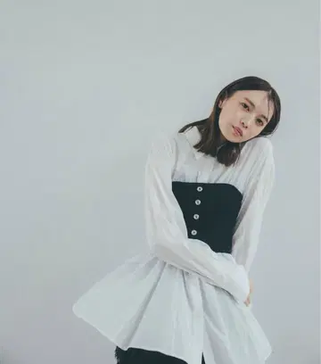 [ 새상품 ] cocodeal 뷔스티에 셔츠