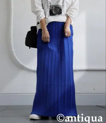 새상품! 안티카 헤링본 니트 스커트
